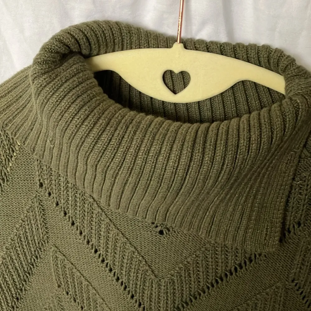 Banana Republic: Olive Green sleeveless sweater- Cotton Blend- S - Image 3