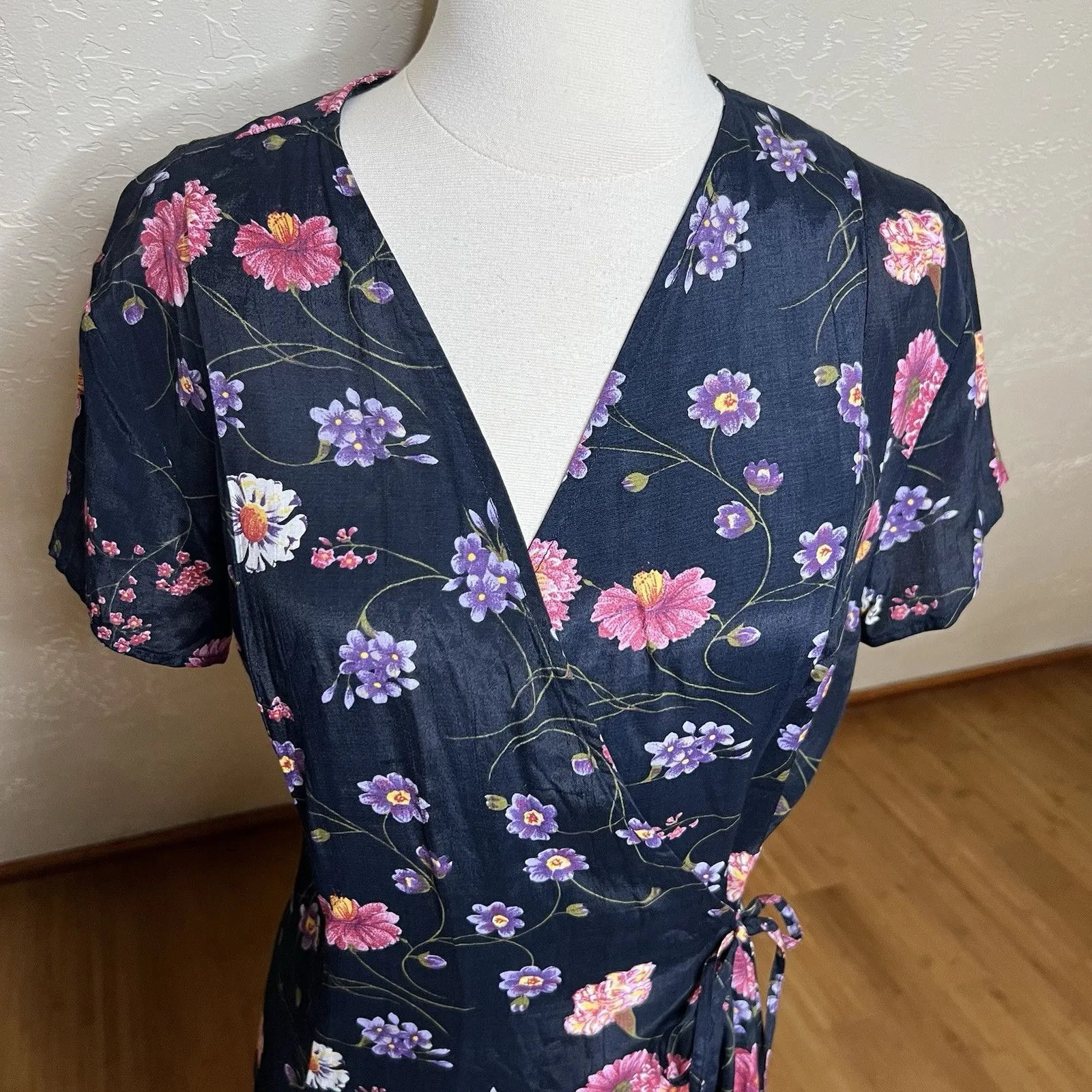 Vintage Sostanza Wrap Dress Womens Medium Dark Blue Floral Midi Short Sleeve - Image 3