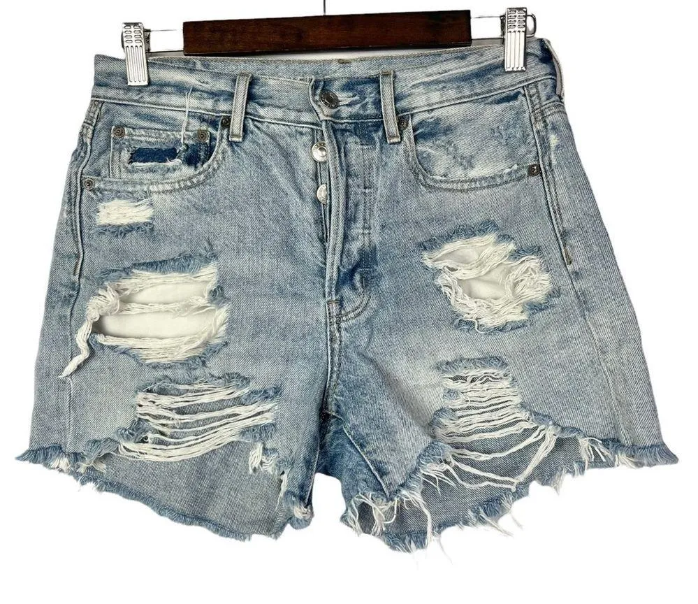 American Eagle AEO Light Wash 90s Boyfriend Distressed Short 2 - Image 3