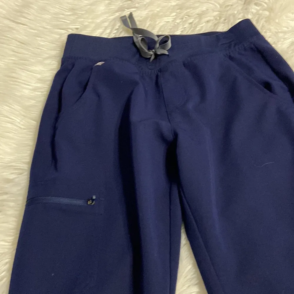 FIGS pants size S excellent condition navy blue color inseam 30” waist 30” - Image 11