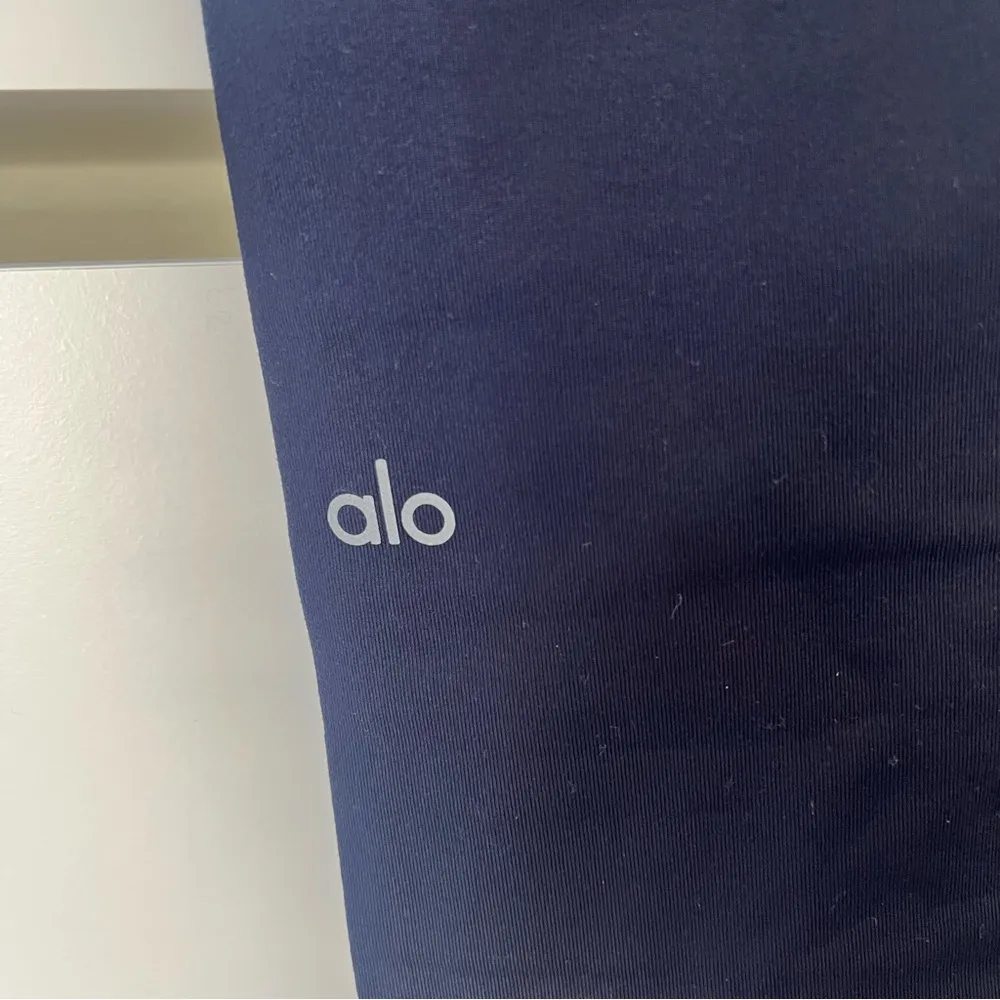 ALO Yoga Full Length High Rise Leggings in Navy Blue - Image 5