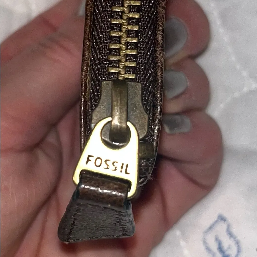 Fossil Vintage Leather Zipper Pouch - Image 6