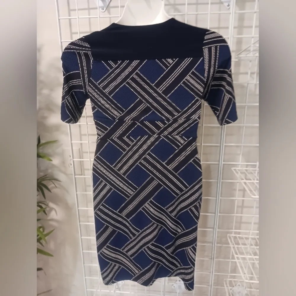 A Pea in the Pod Maternity Dress Navy Blue White Weave Pattern Size Small - Image 3