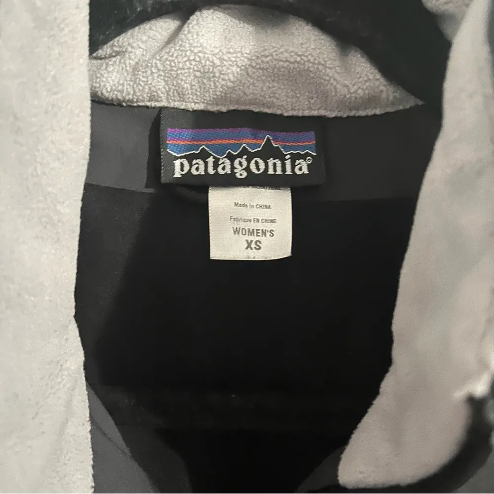 Patagonia Women’s CSS Softshell Jacket Size XS Black Gray Full Zip - Image 3