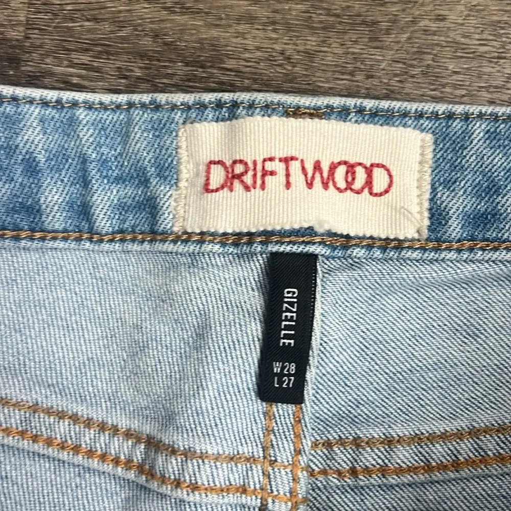 Driftwood Women’s Gizelle Light Wash Distressed Jeans Size 28 🔵 - Image 3