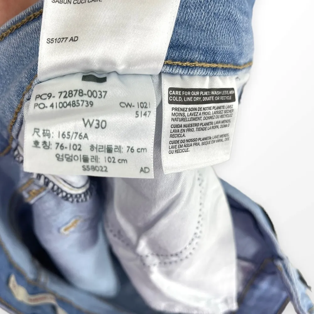 LEVI'S Light Wash High Rise Cut Off Denim Mom Shorts - Image 7