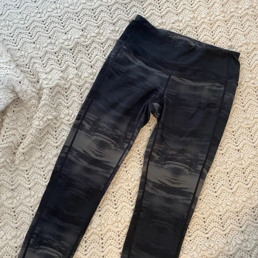 Athleta Chaturanga Gray Multi Flare Print Leggings XS - Image 3