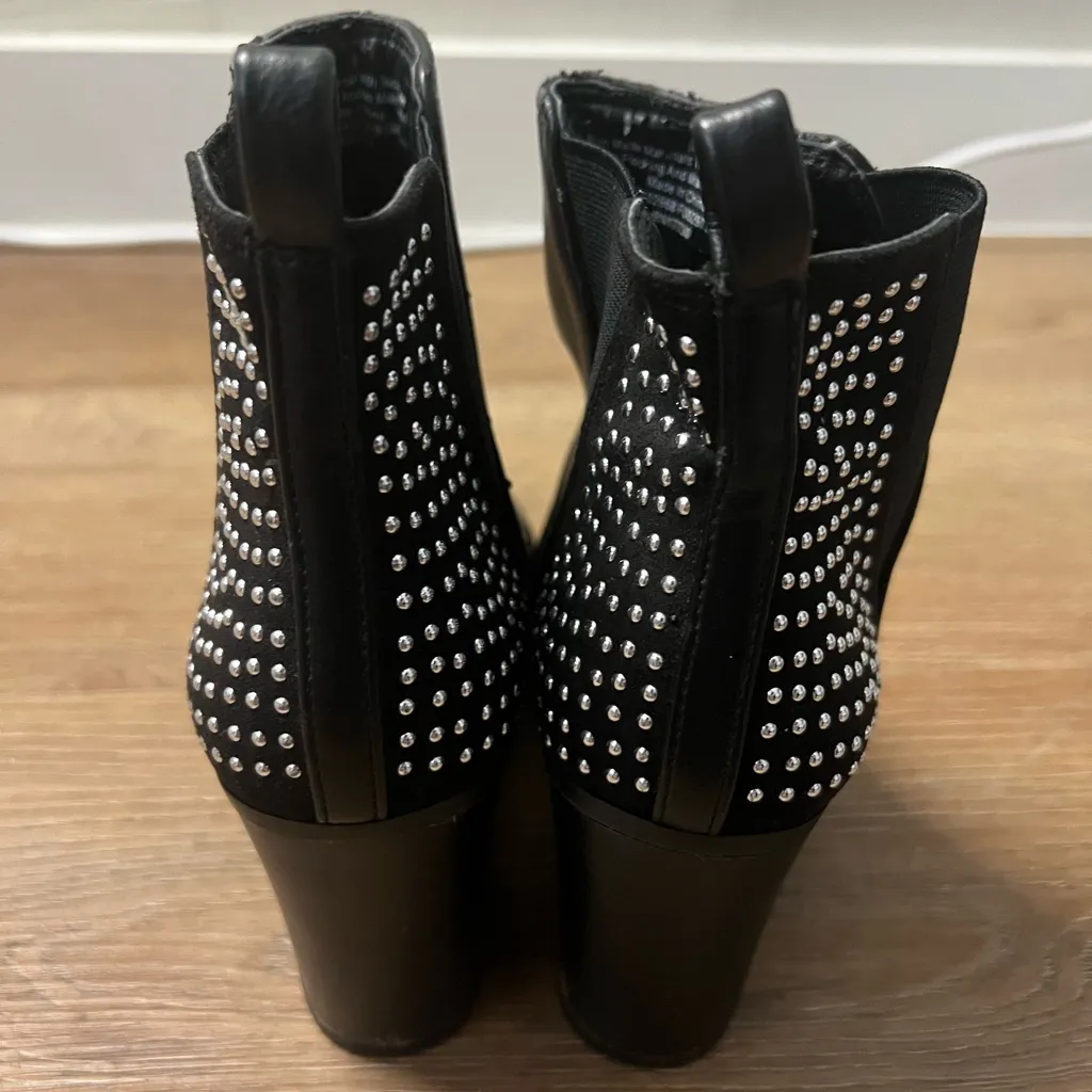 Black A+ Cheyenne Studded Ankle Boots Size 6 - Image 4