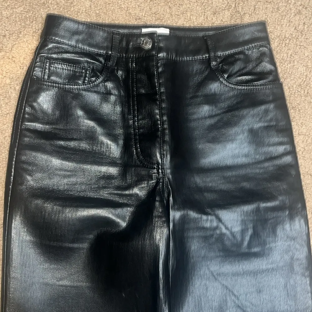 Aritzia Wilfred Melina Cropped Straight High Rise Vegan Faux Leather Pants Black - Image 5