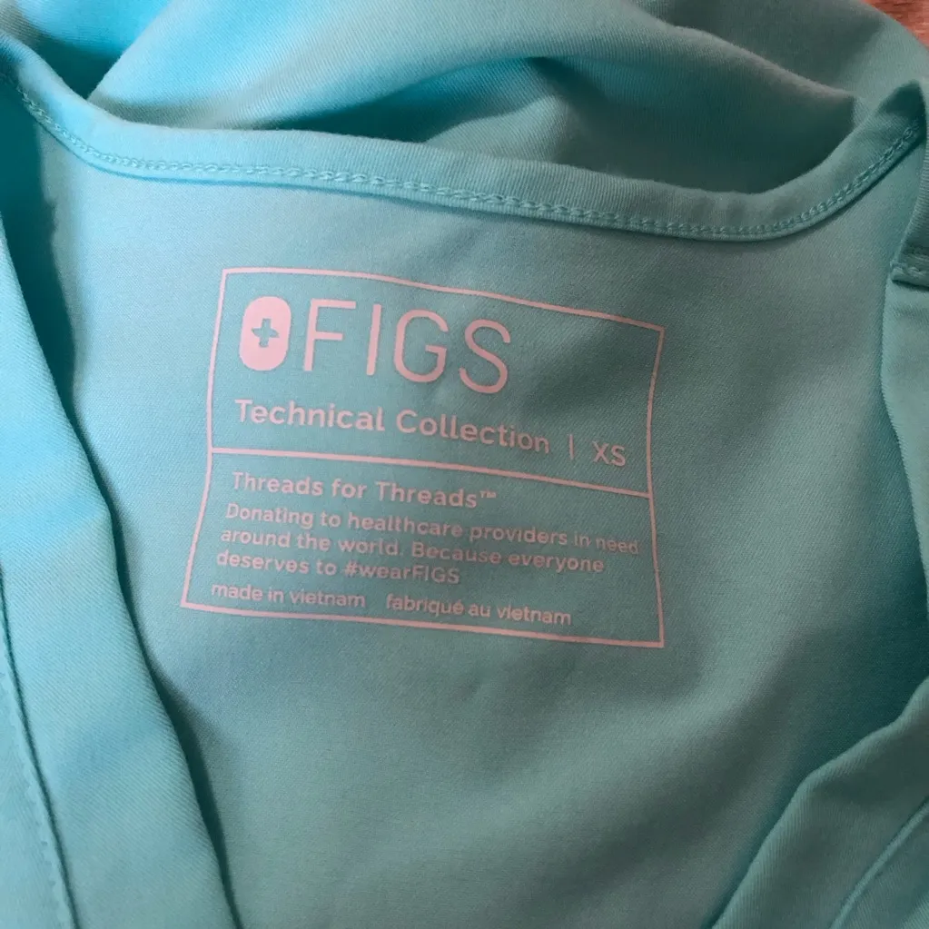 FIGS Casma Three Pocket Scrub Top in Aqua Blue Size XS - Image 10