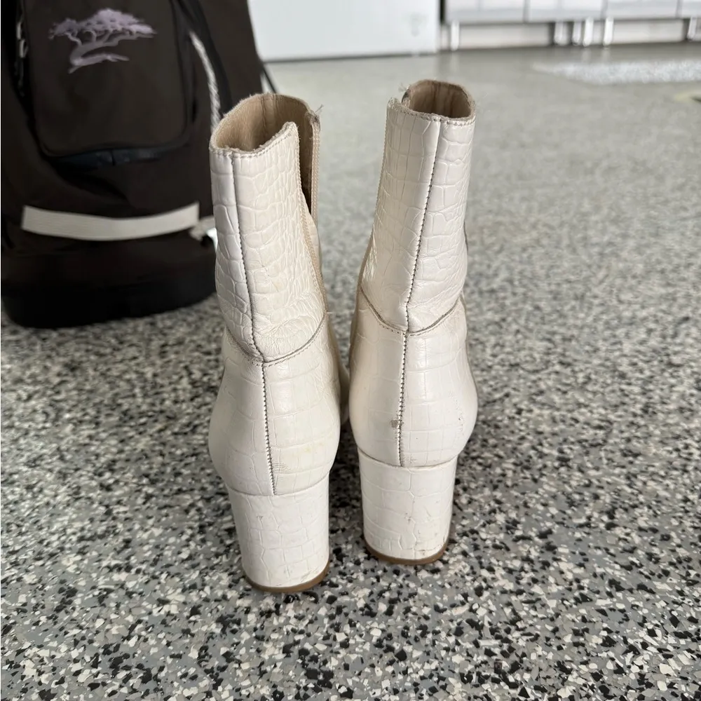Matisse White Ankle Boots Size 6 - Image 3