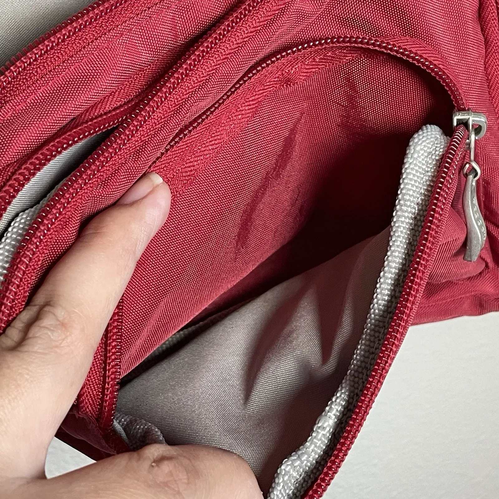 Baggallini Triple Zip Crossbody Purse Waist Pack Apple Red Nylon Bag Travel - Image 9