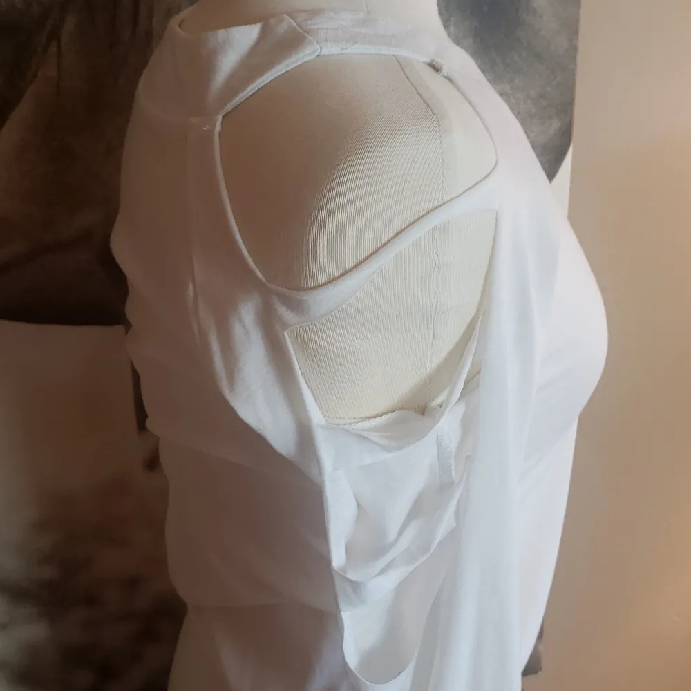 Boutique purchased-white ladder sleeves NWOT - Image 7