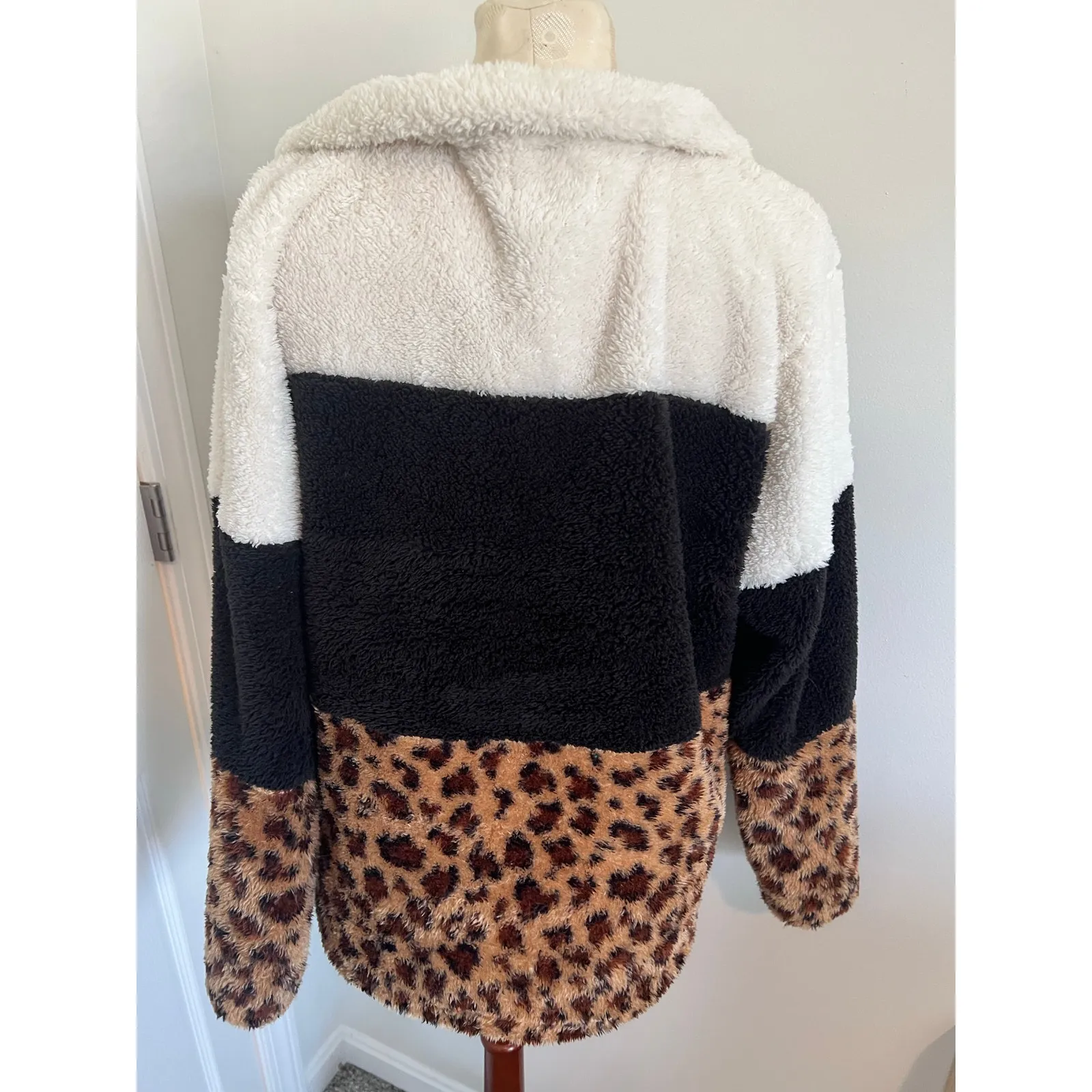 LeModa Faux Fur Quarter Zip Pullover Animal Print Jacket Large Black - Image 3