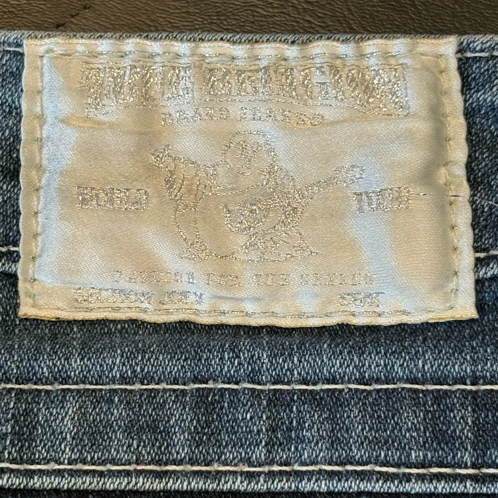 True Religion Dark Blue Flare Jeans w/ faux pearl embellishments sz 31 - Image 7