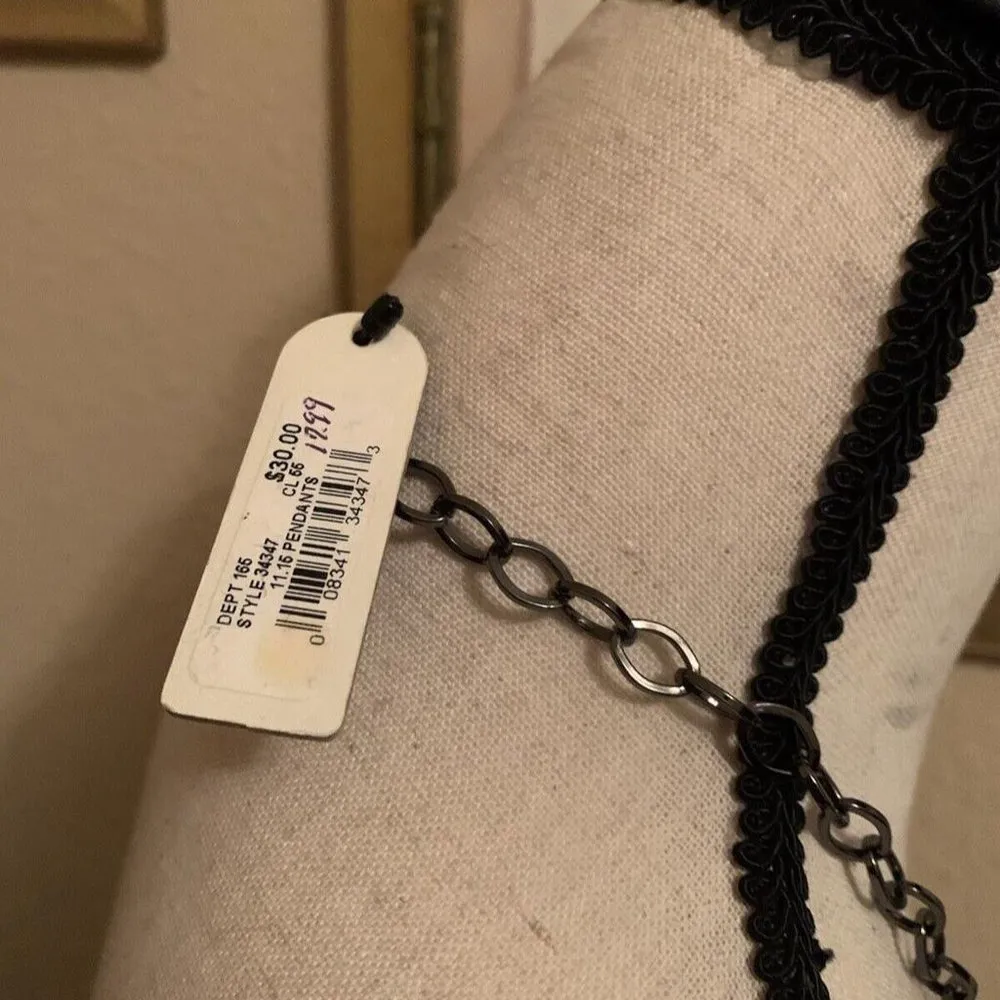 Women’s NWT Relativity long chain with pendant NWT - Image 7
