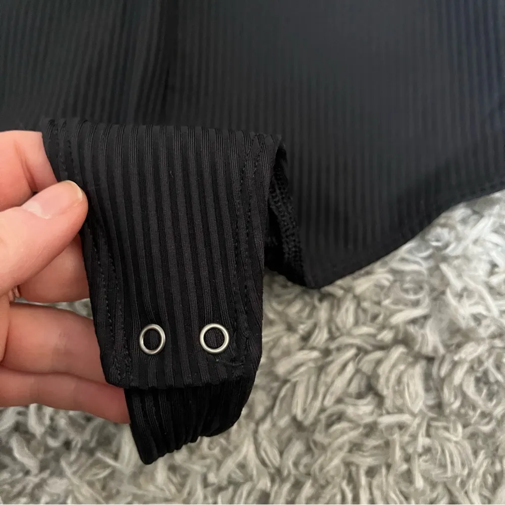 Abercrombie and Fitch Black zip up long sleeve body suit size medium - Image 2