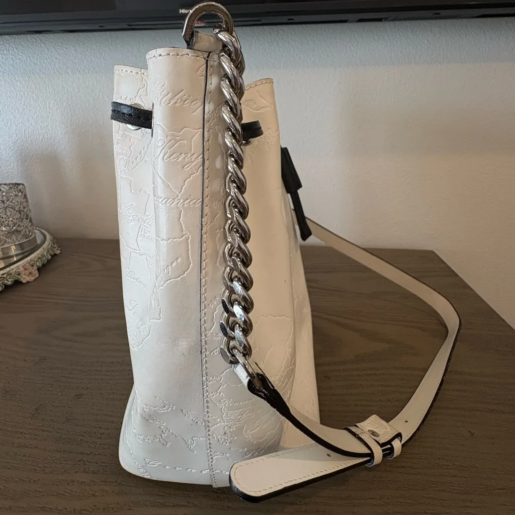 Alviero Martini 1ª Classe Geo Print Bucket Bag White - Image 3