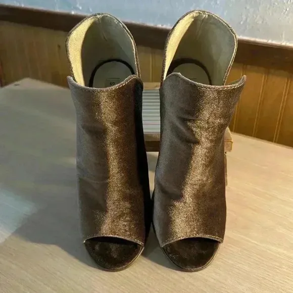 Steve Madden “Kaitt” Brown Velvet/Velour Peep Toe 3.5 in Block Heel - Image 2