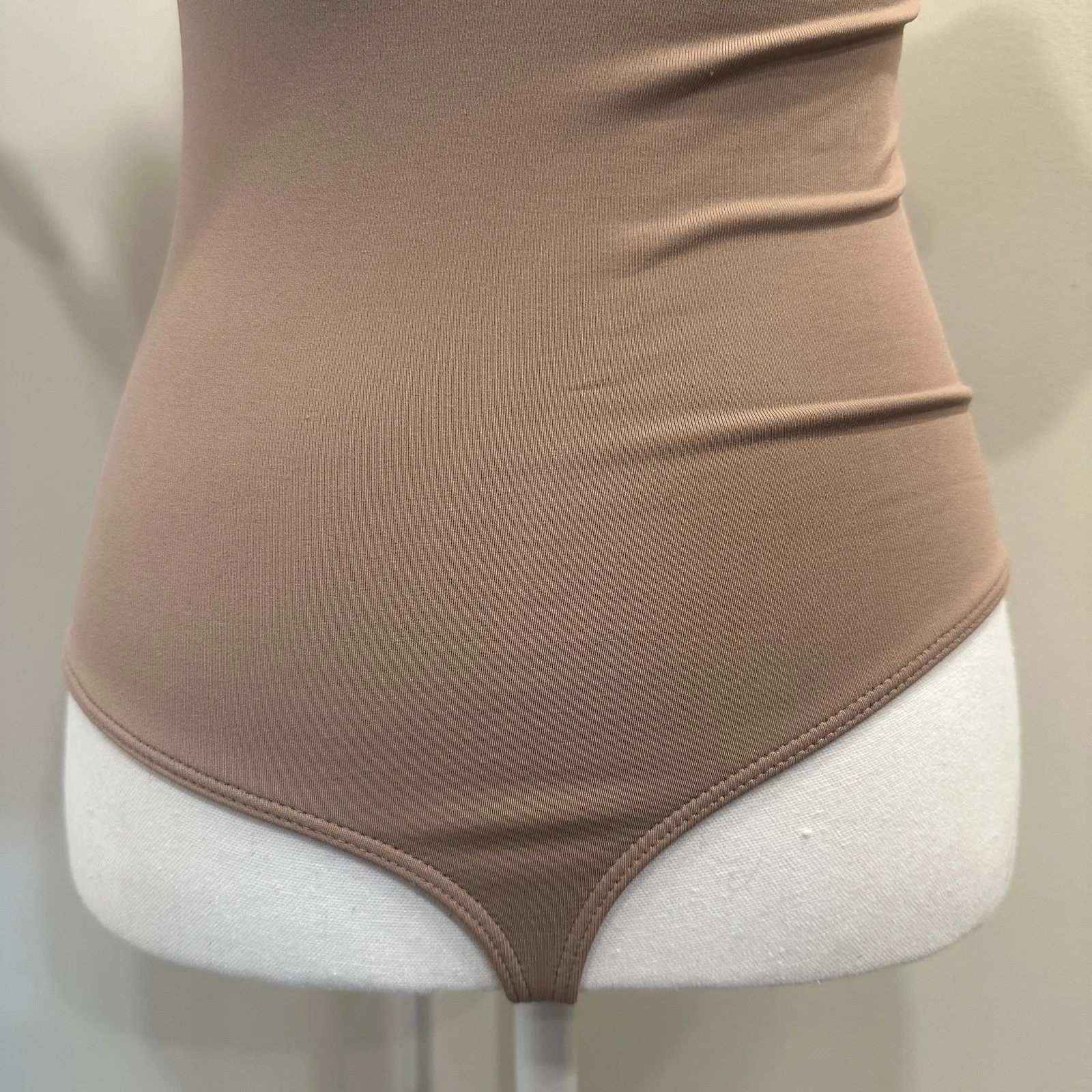 Aritzia Babaton Contour Square Neck Bodysuit Tan Short Sleeve Basic Layer Medium - Image 7