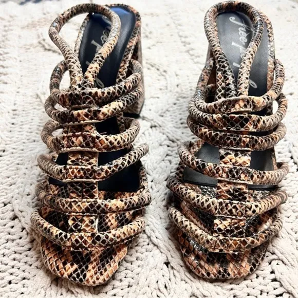 Free People  Colette Cinched Heel in Python‎ Size 39 NWOT - Image 5