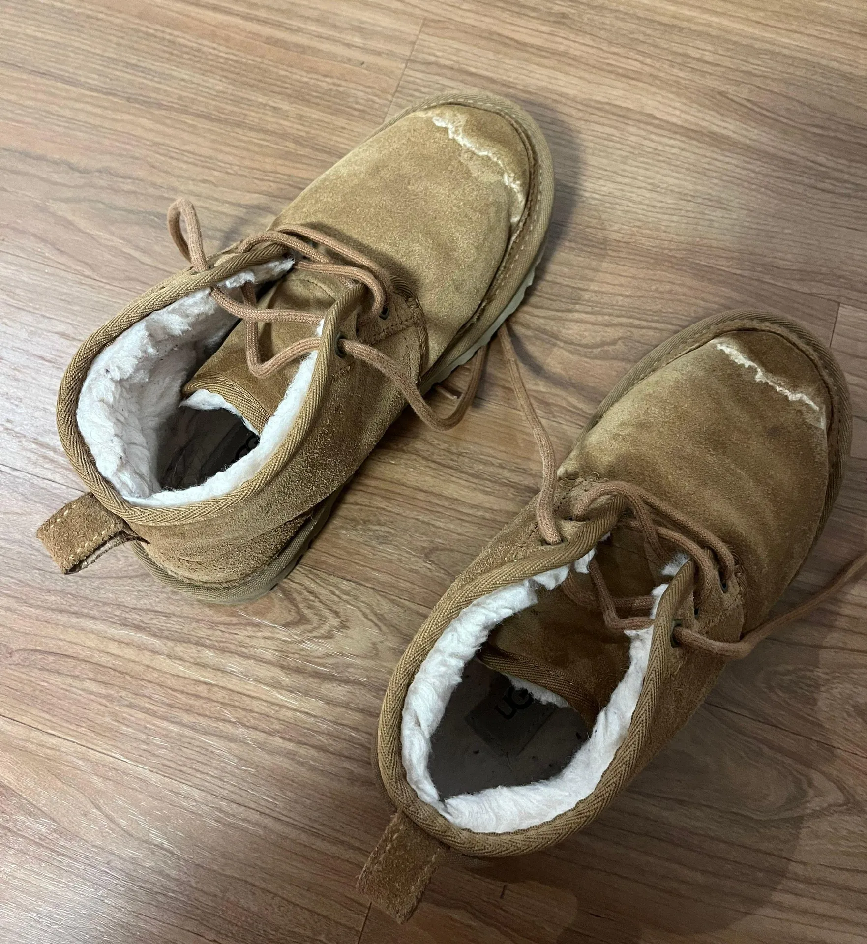 UGG Boots Mini - Image 2