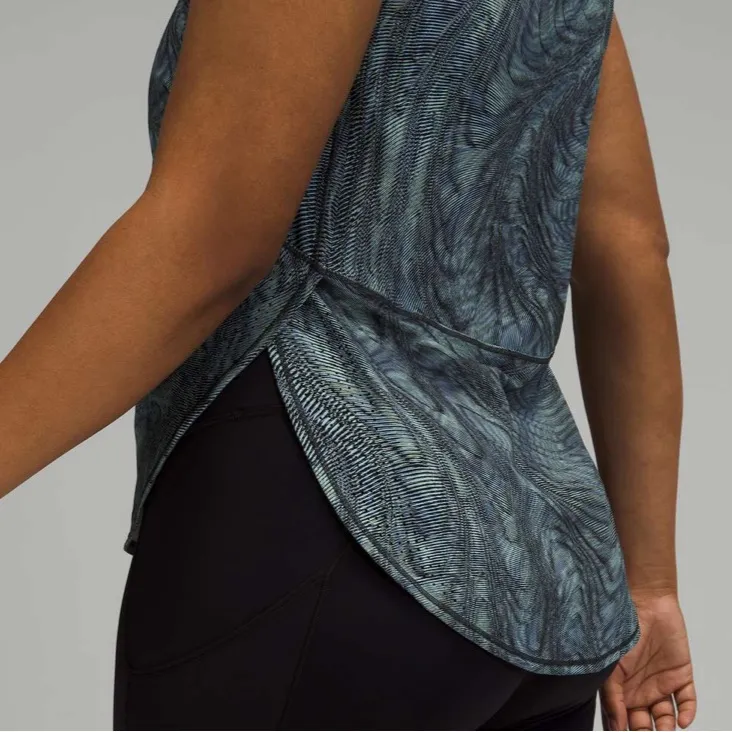 Lululemon 10 High Neck Split Hem Run Tank in Dimensional Icing Blue Multi - Image 3