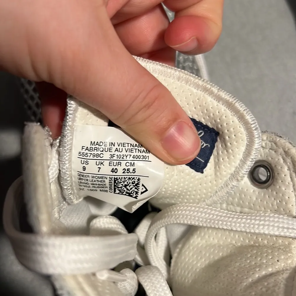 Converse Wmns Chuck Taylor All Star 2 High 'Perforated Metallic Silver' . Size 9 - Image 8