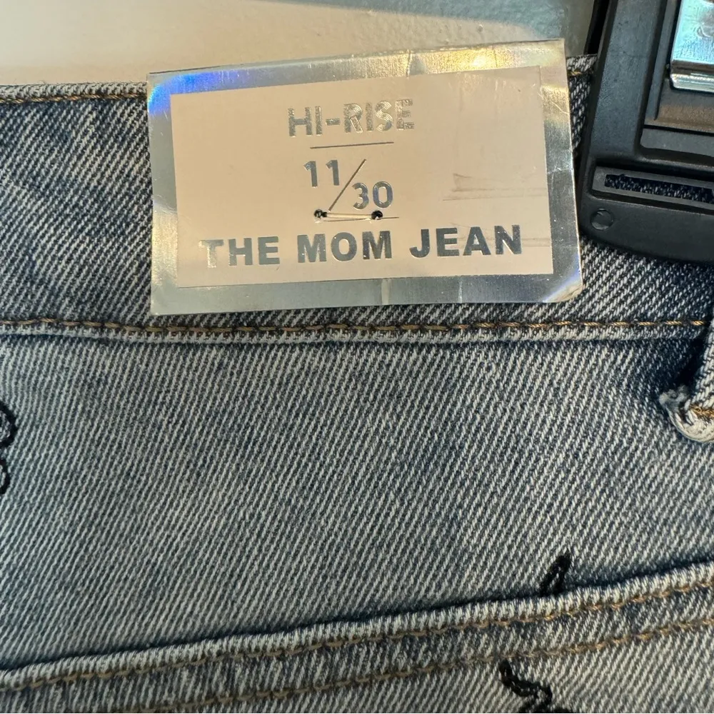 Tinseltown New! SIZE 11/30  hi-rise the mom jeans - Image 4