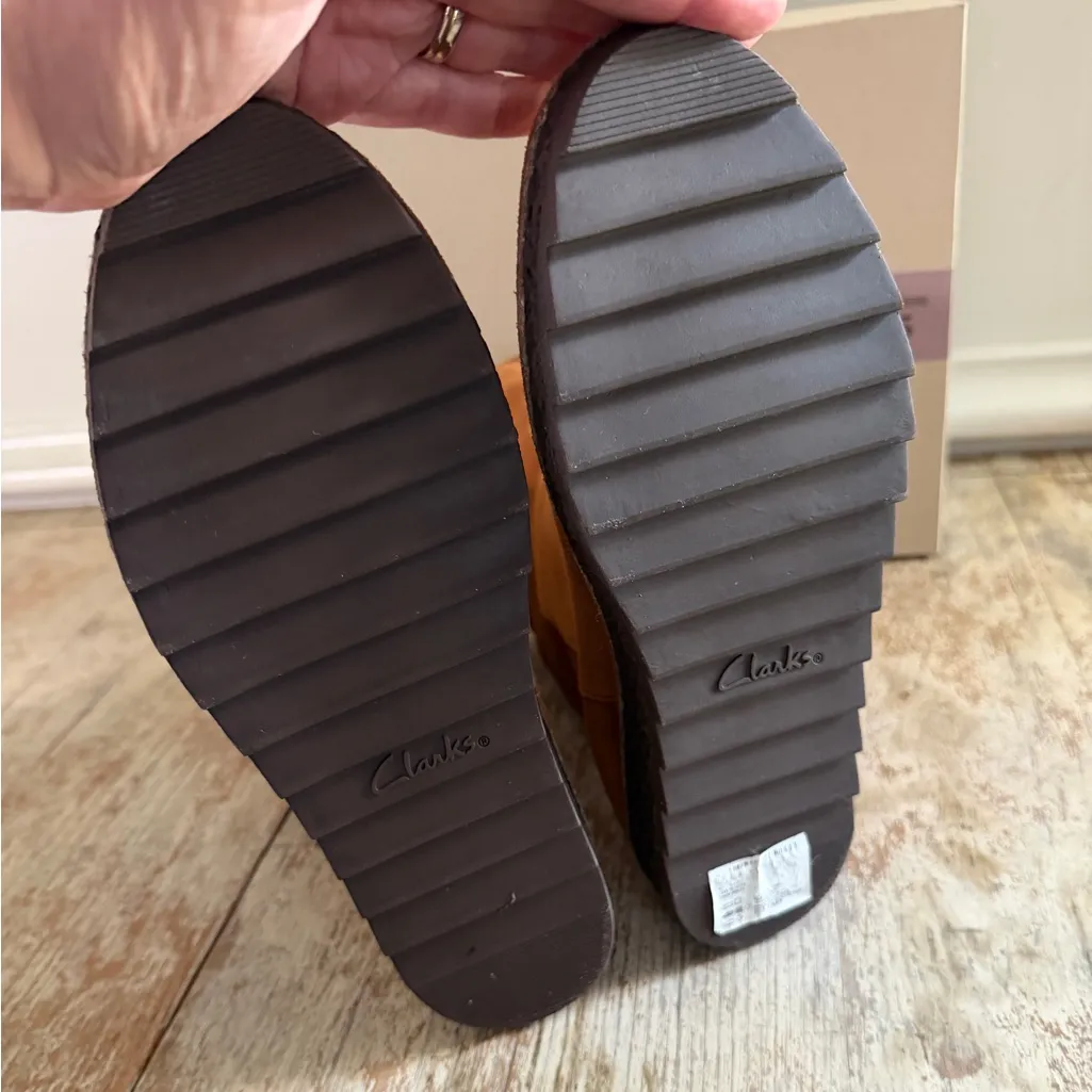 Clarks Oslo Beth Tan Suede Sherpa Ankle Boots NEW Women's Size 7.5 Winter Zip Up - Image 11