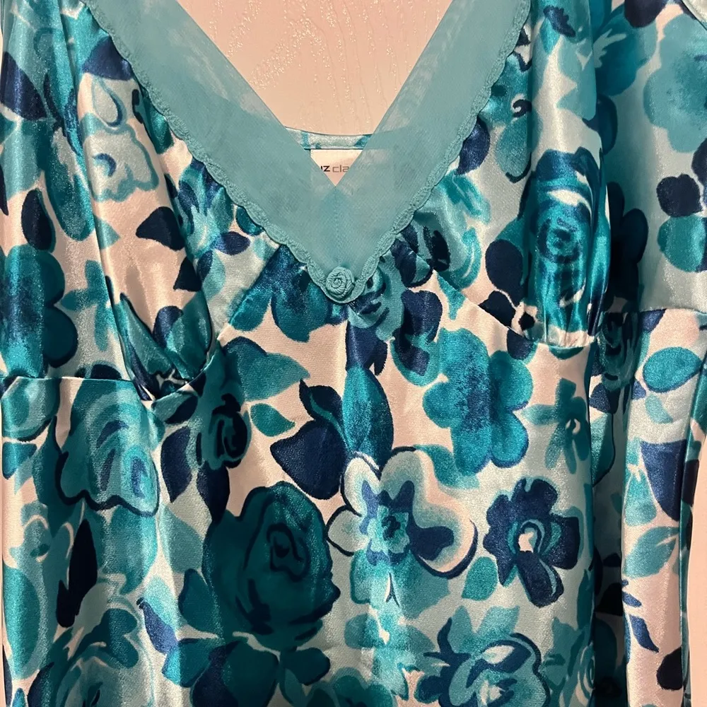 Liz Claiborne vintage blue flower print nightgown in large - Image 2