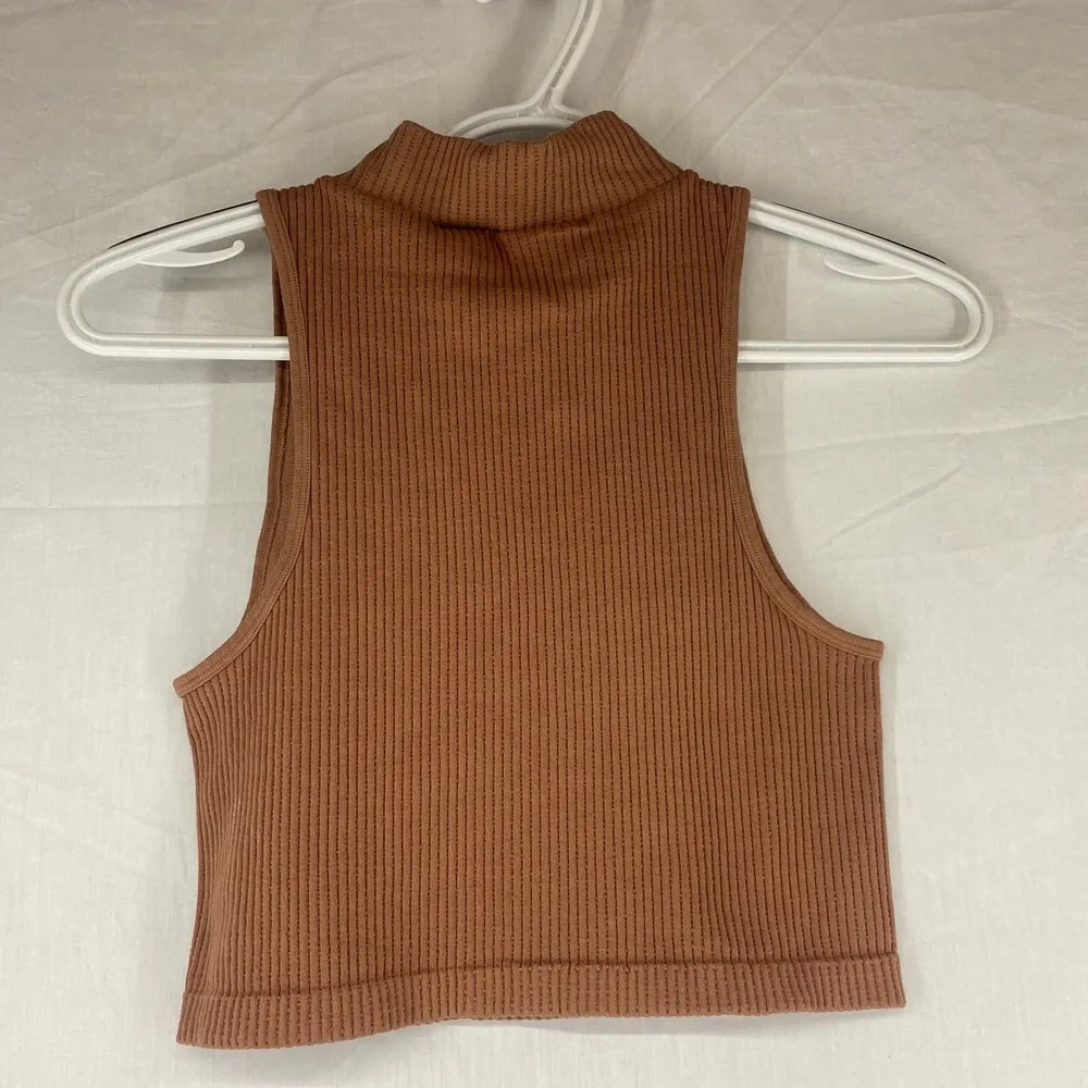 Aeropostale ribbed slim Mock Turtleneck Crop Tank Top tan sleeveless womens sz M - Image 2