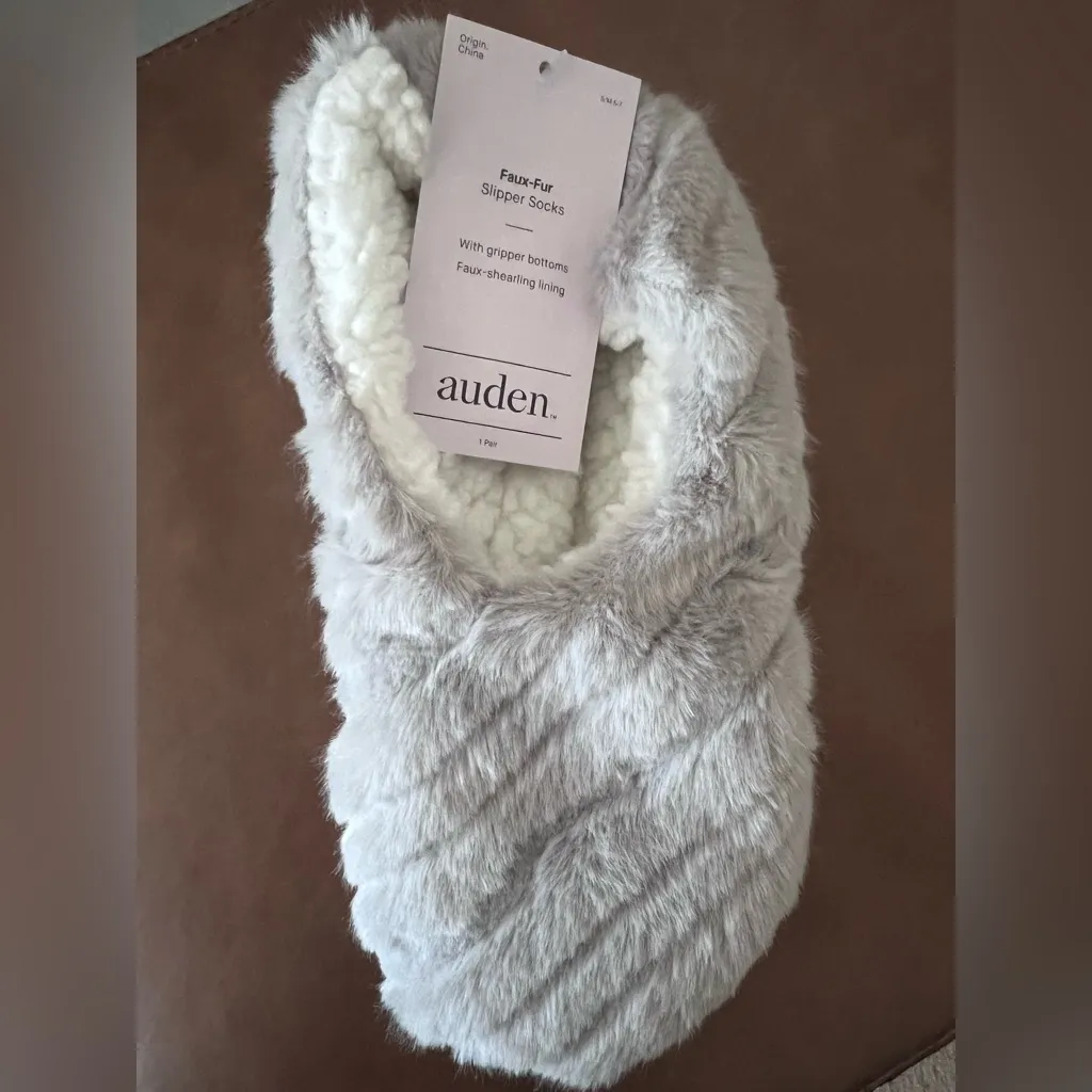 Auden Women's Diagonal Stripe Textured Faux plush Cozy Pull - Image 3