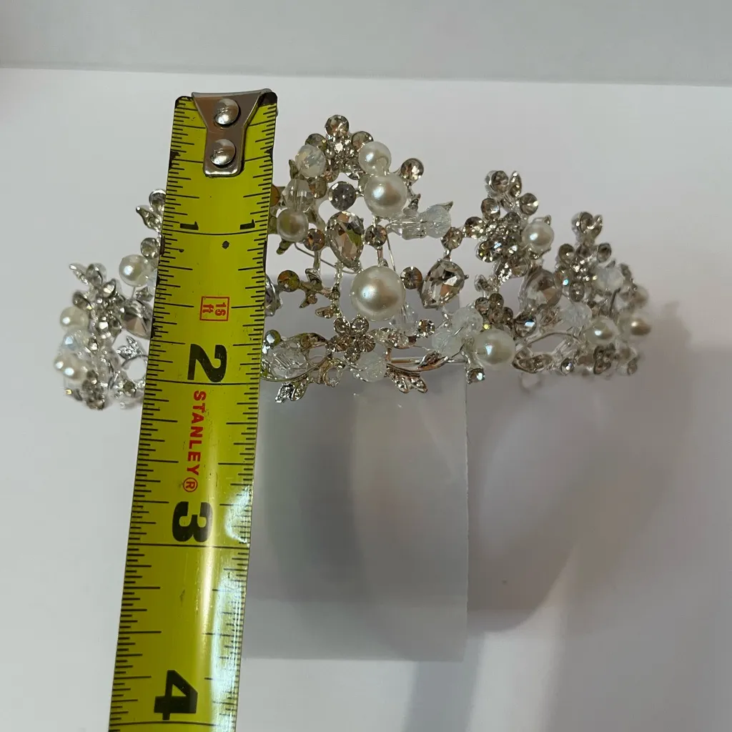 Dazzling Silver and Pearl Floral Tiara - Image 7