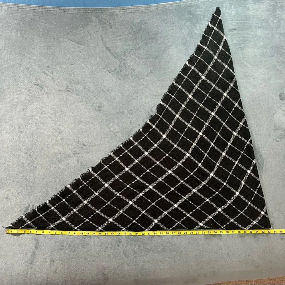 Plaid Blanket Scarf 🧣 Black - Image 4