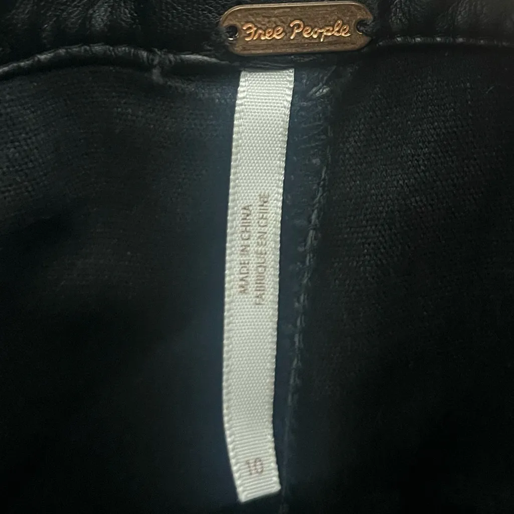 FREE PEOPLE BLACK VEGAN FAUX LEATHER PLEATED MICRO MINI SKORT SKIRT SZ 10 - Image 6