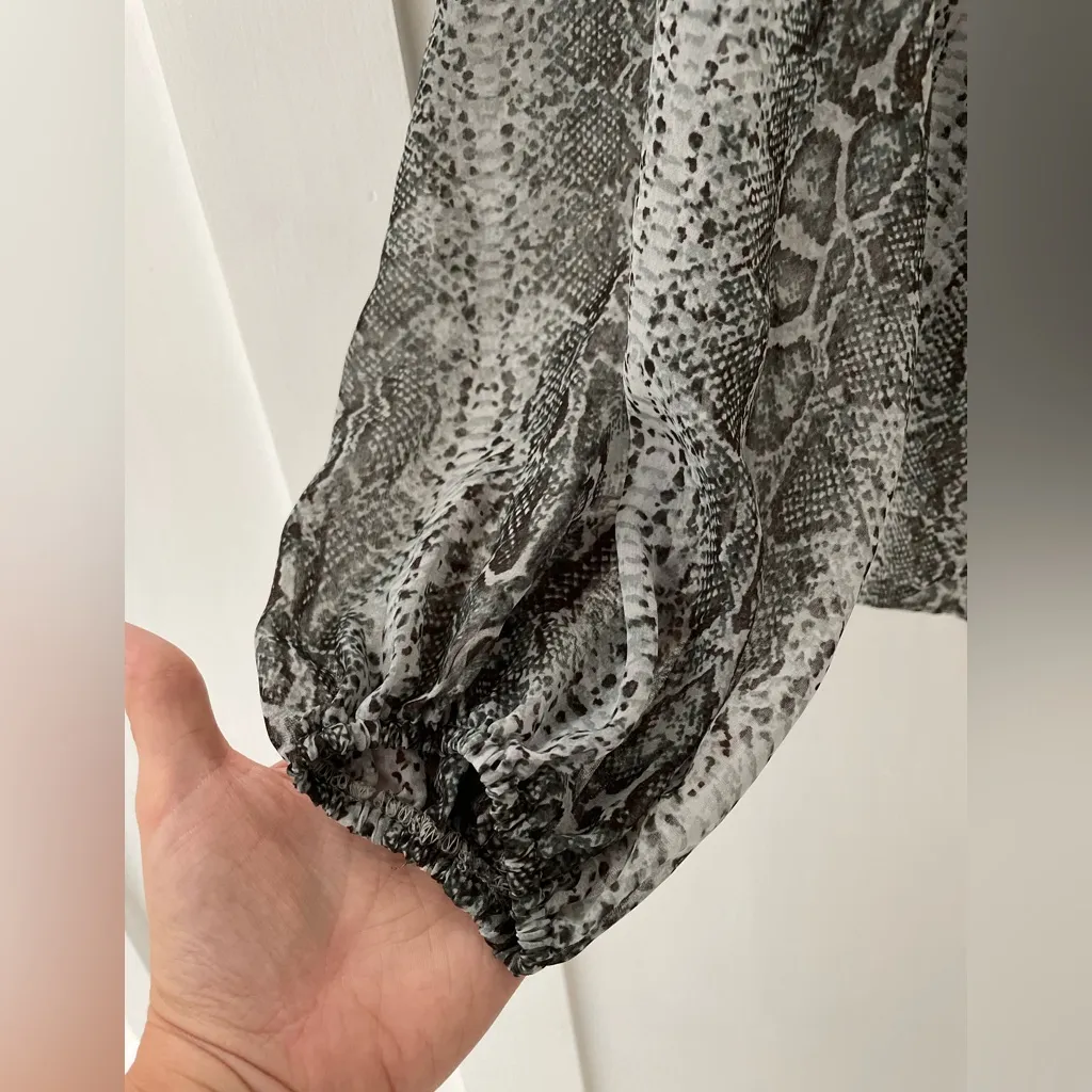SHOW ME YOUR MUMU Snake Print Sheer Overlay High Low V-Neck Blouse Size M - Image 5