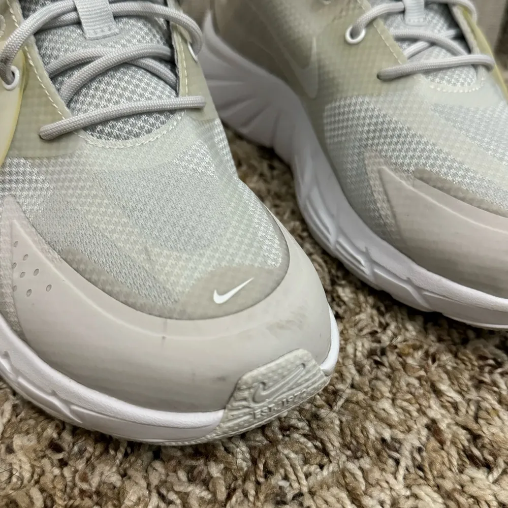 Nike ALPHINA 5000 Low Top Sneakers - Image 5