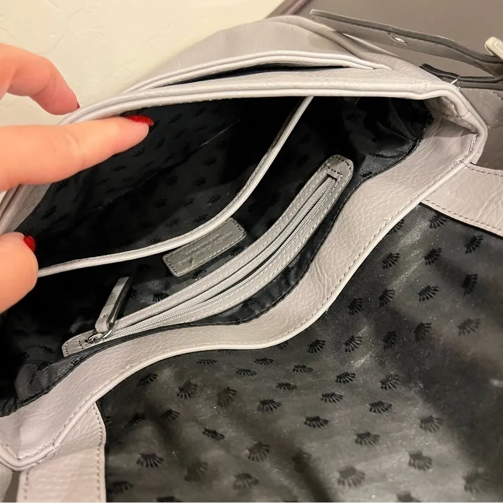 Juicy Couture Rosa vegan leather saddle bag/Crossbody adjustable strap10”x11” - Image 11