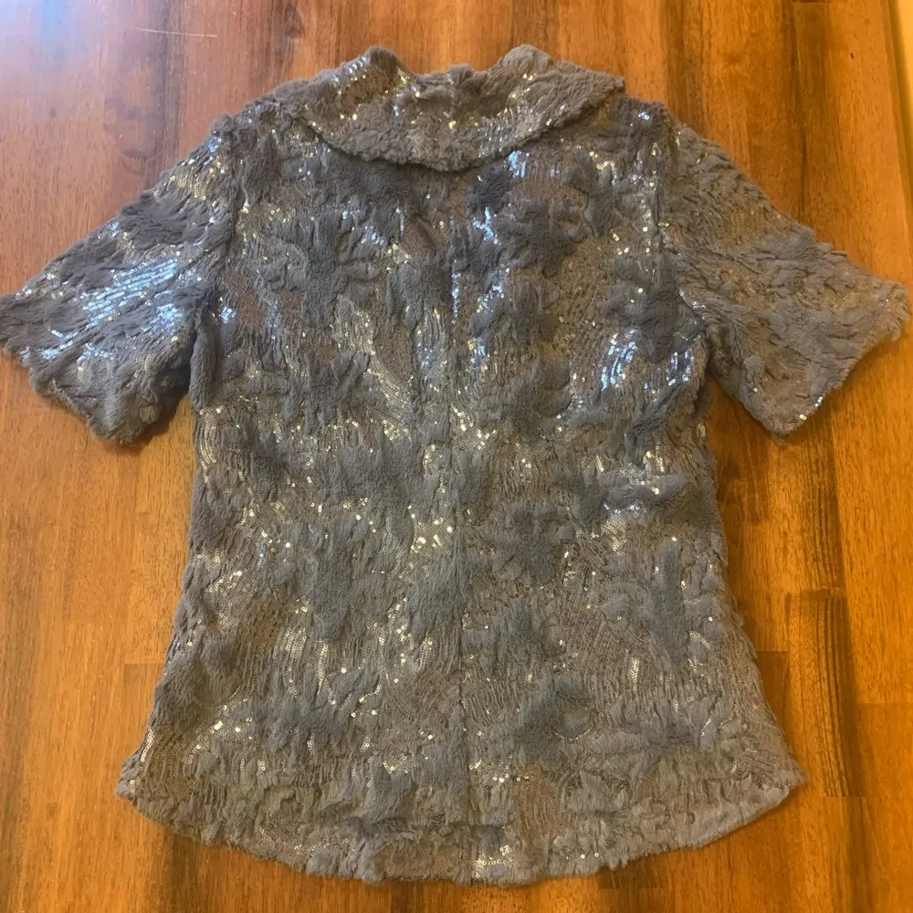Isle apparel NWT jacket women’s medium grey faux fur sequins two hook cl… Gray - Image 7