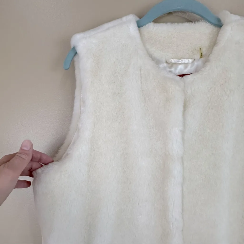 Kristen Blake Cream Ivory Faux Fur Vest Medium Winter White Fairy Grunge Angel - Image 2