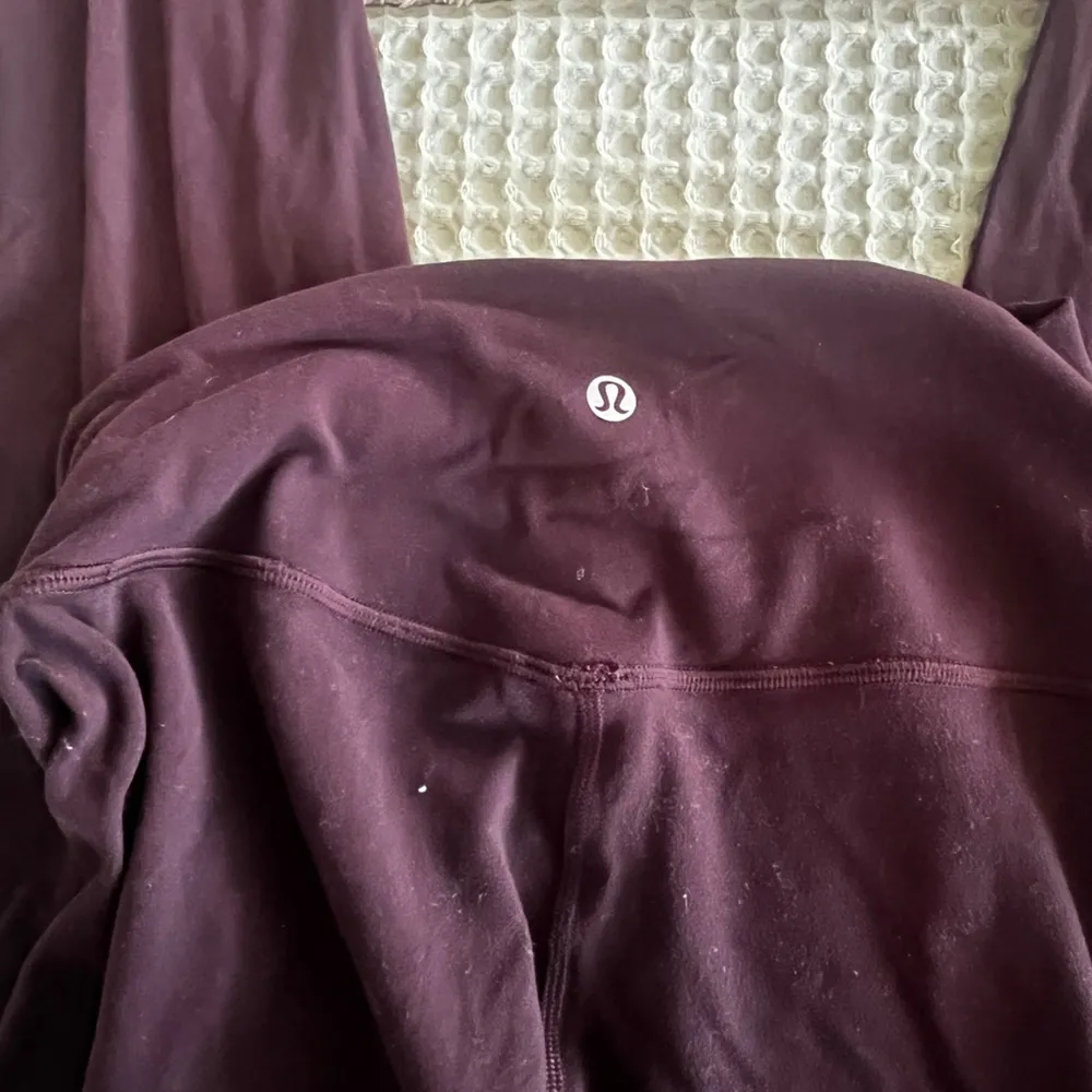 Lululemon align legging plum shadow 28” length
Size 6 - Image 6