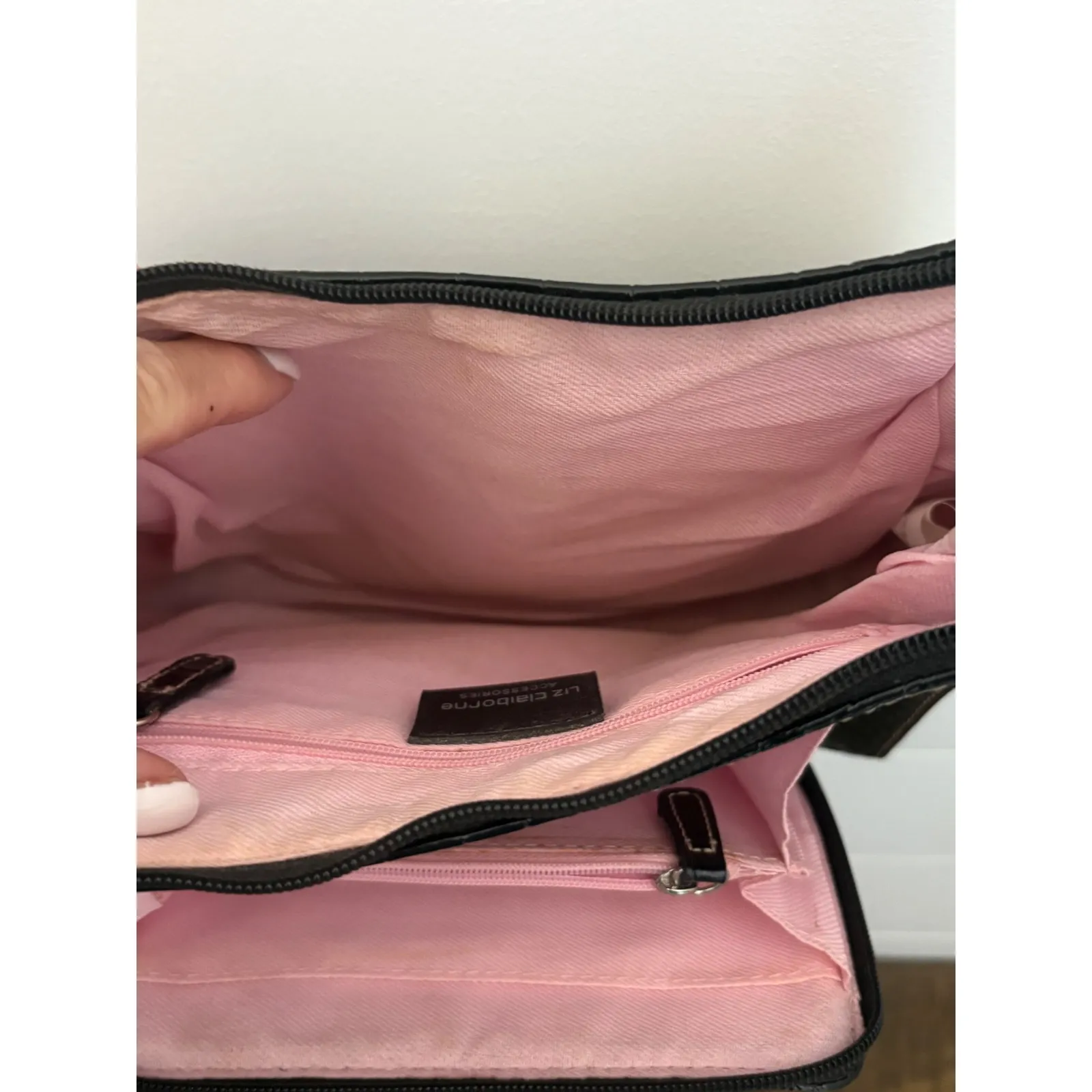 Liz Claiborne Black Croc Embossed Crossbody Shoulder Bag Purse Pink inner lining - Image 5