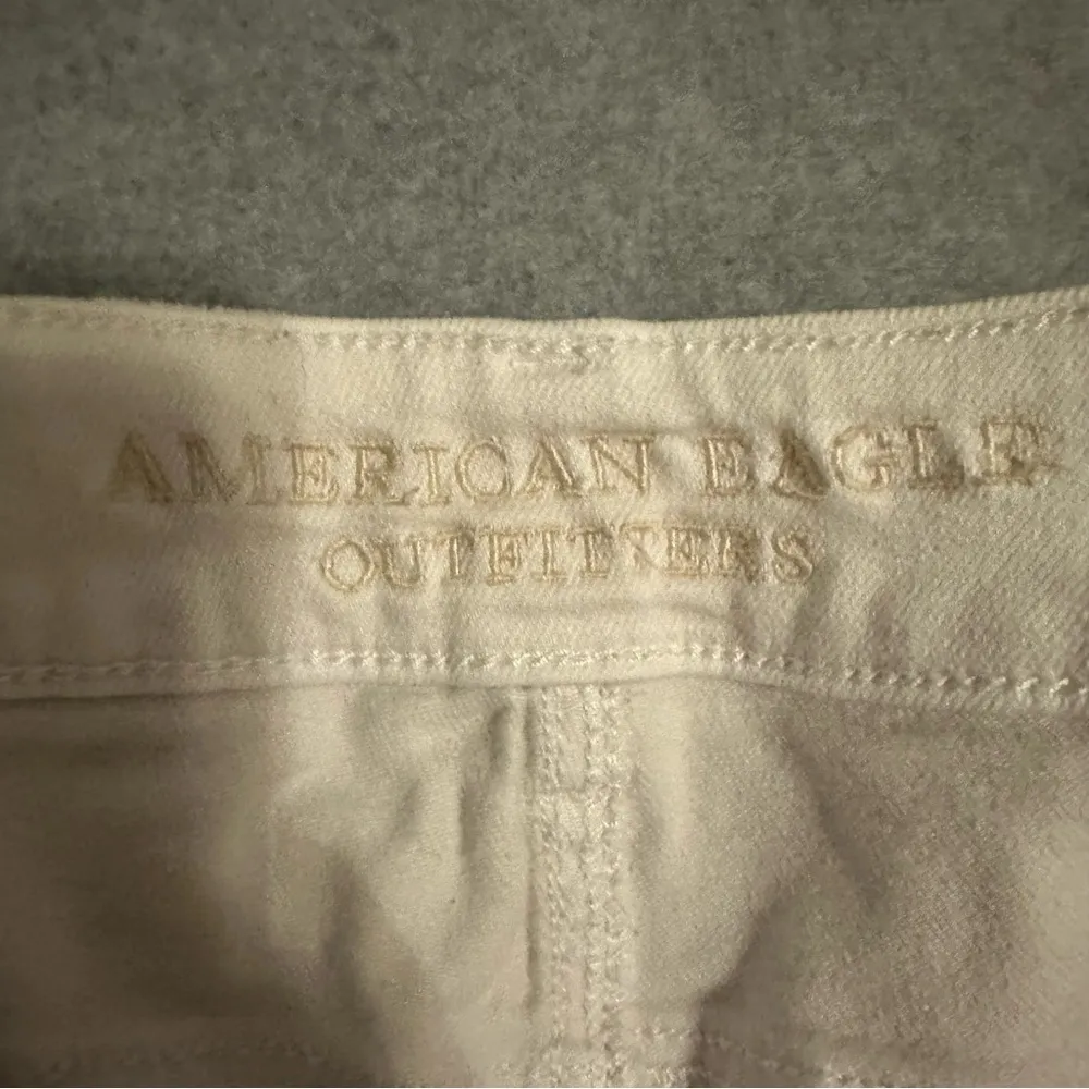 American Eagle Outfitters Women's White Denim Shorts size 12 - Image 2
