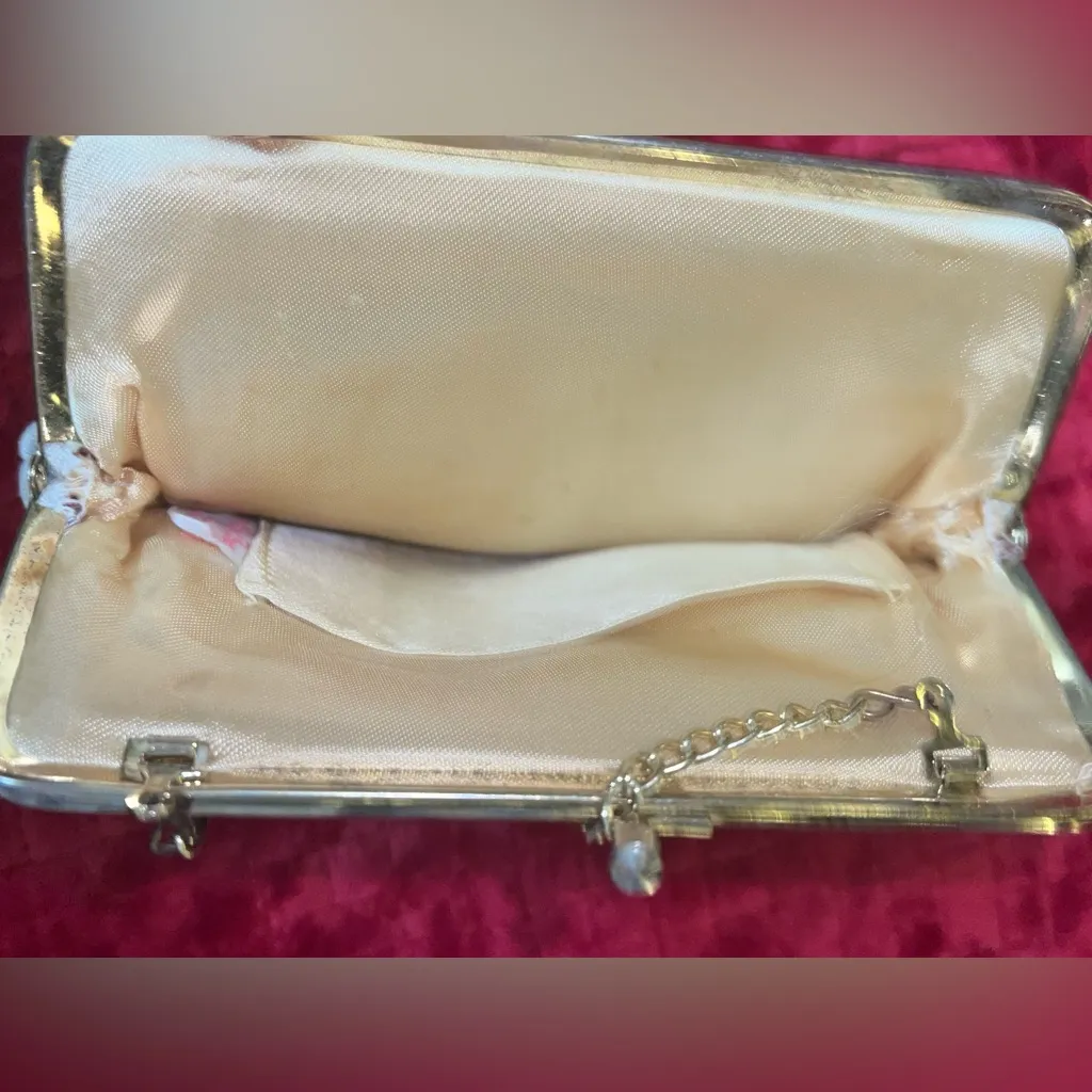 Vintage (1960’s) Fine Arts Co Floral Tapestry Evening bag with kiss lock - Image 4