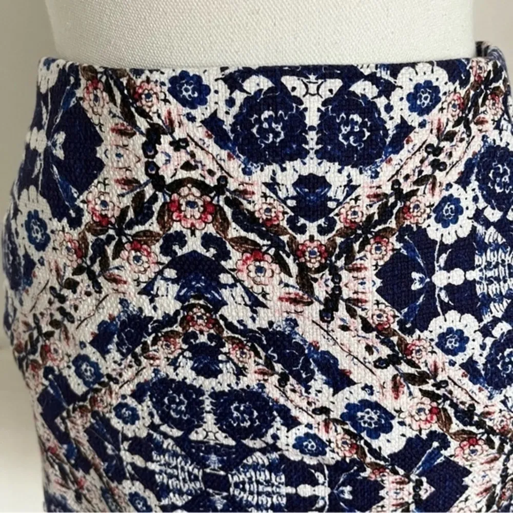 Joe Fresh • Patterned Navy White Mini Skirt - Image 2