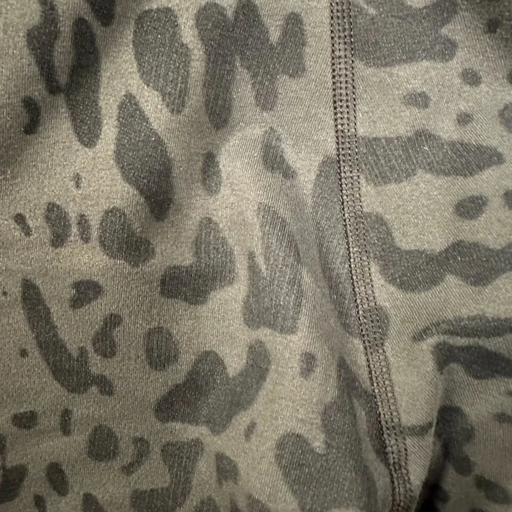 Lululemon High Times Pant Cropped Cherry Cheetah Dark Slate Black Size 8 - Image 3