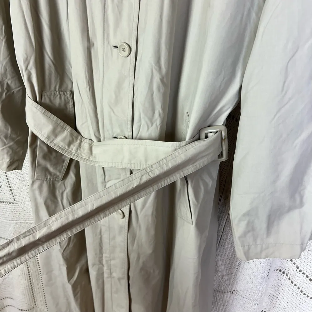 LONDON FOG Women’s Trench Coat Size 14 Vintage Tan Cream Lined Belted Long - Image 7