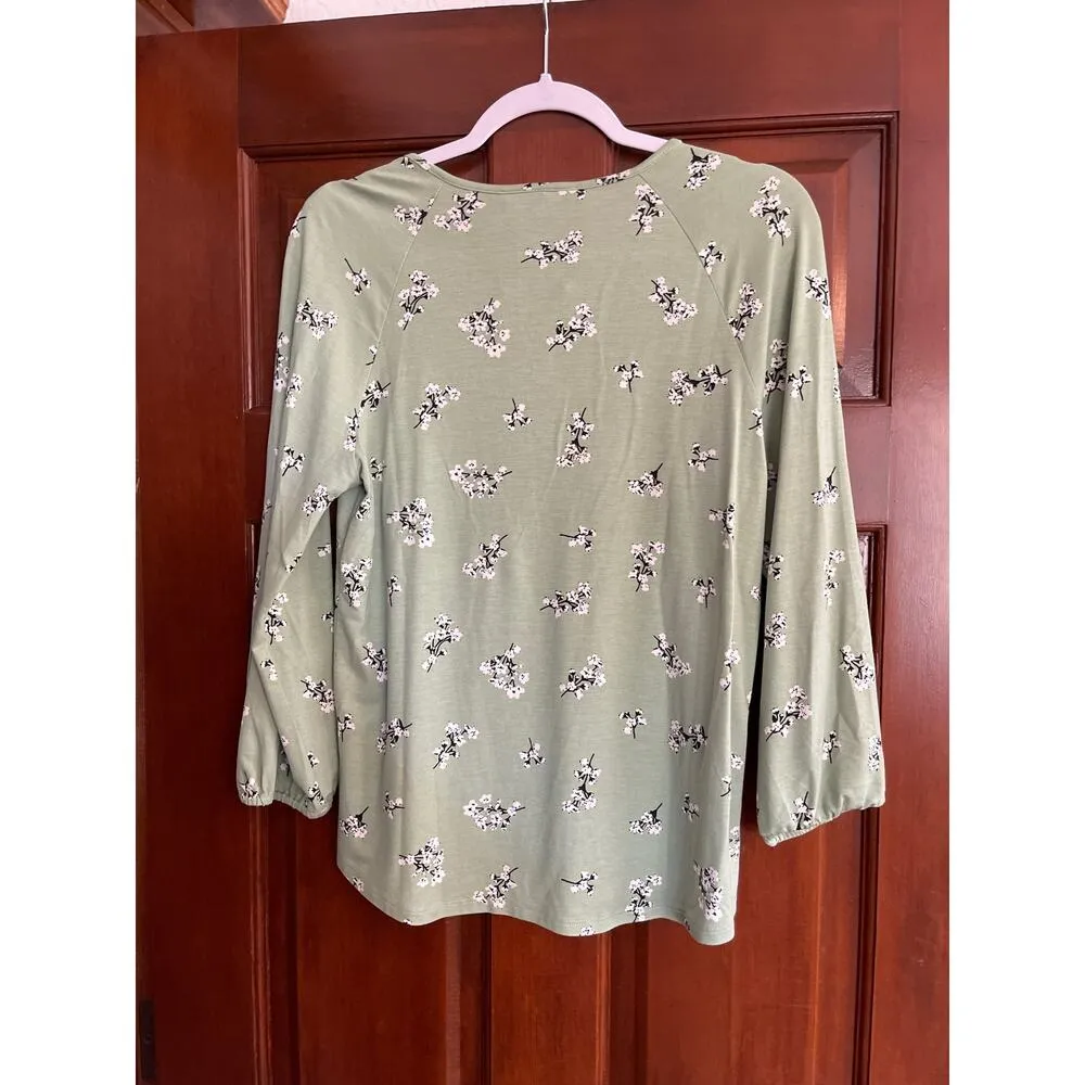 Daniel Rainn embroidered V-neck size medium - Image 6