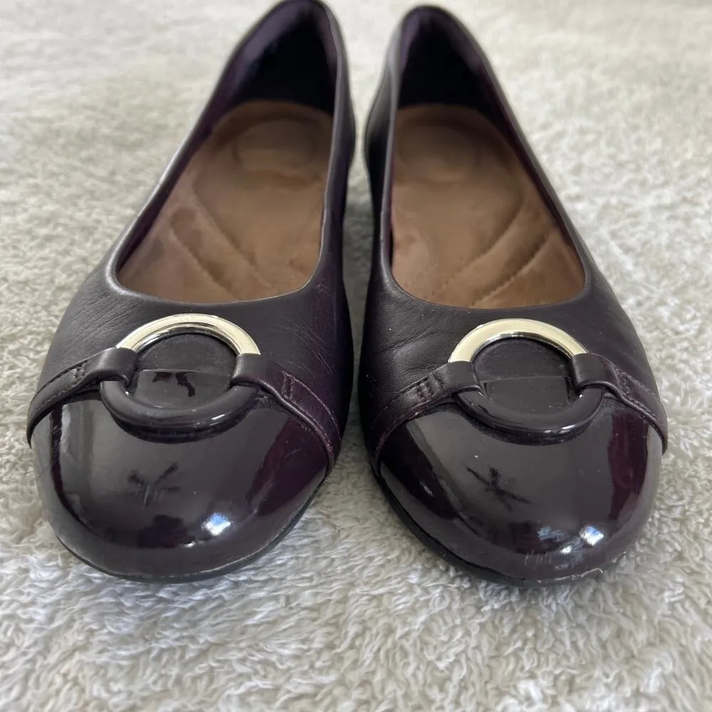 Clarks Flats 10 Plum Patent Leather Silver Tone Circle Detail Ballet Comfort - Image 3